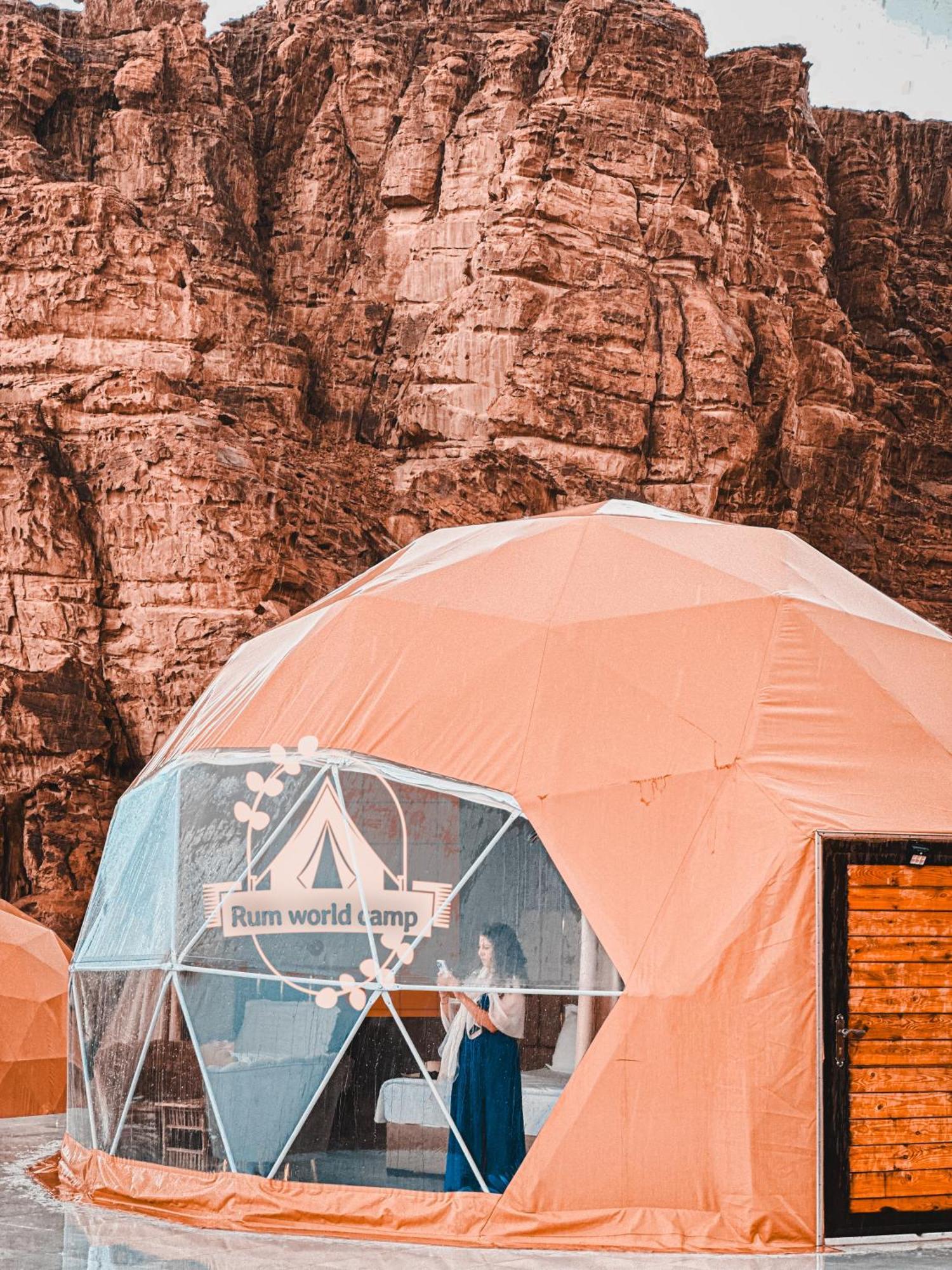 Rum World Bubble Luxury Camp Wadi Rum Bagian luar foto